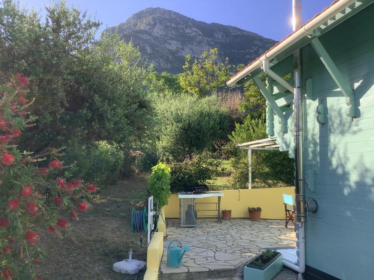 The Cabin, Kipariszía Kültér fotó